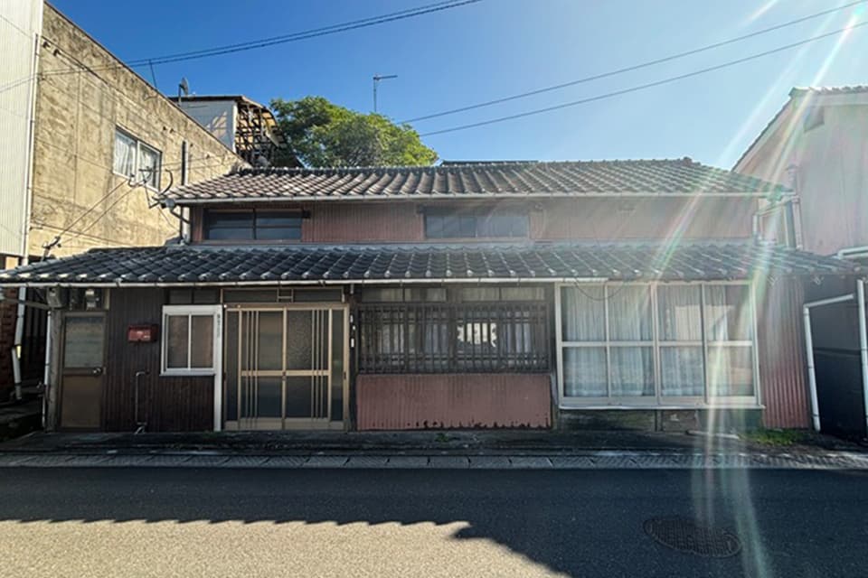 雨漏りする築60年の古家